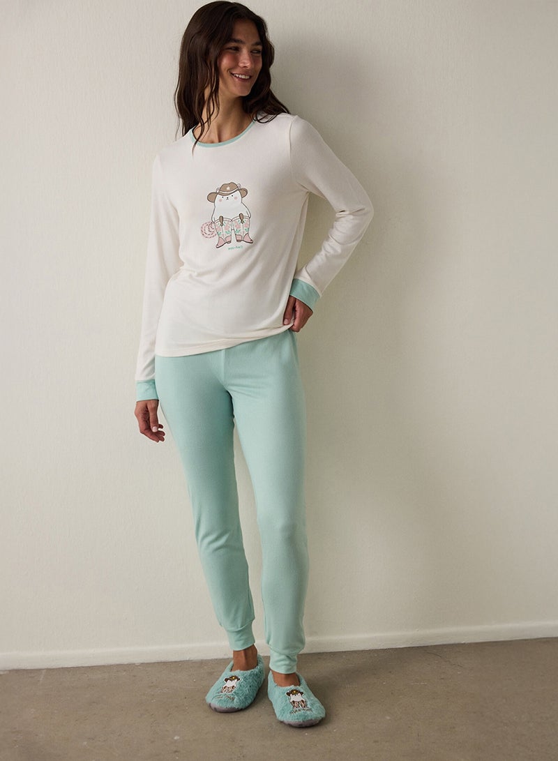 بنتي طقم بيجامة بأكمام طويلة وياقة دائرية مطبوع عليه شعار للنوم - Image 1